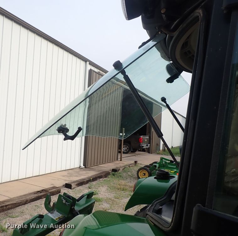 image for item DS7068 2006 John Deere 4520  MFWD tractor