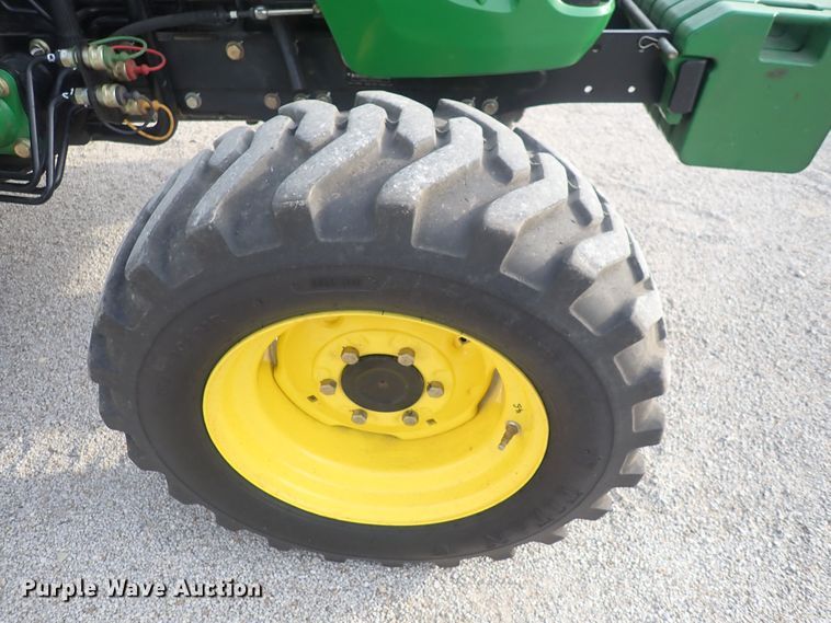 image for item DS7068 2006 John Deere 4520  MFWD tractor