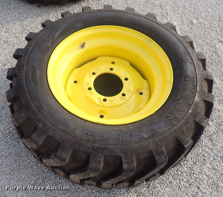 image for item DS7068 2006 John Deere 4520  MFWD tractor