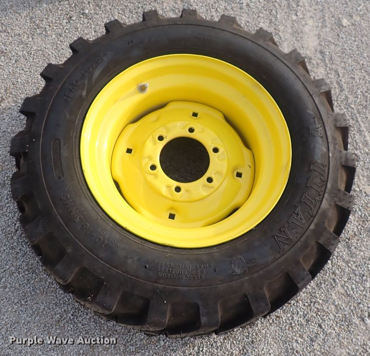 image for item DS7068 2006 John Deere 4520  MFWD tractor