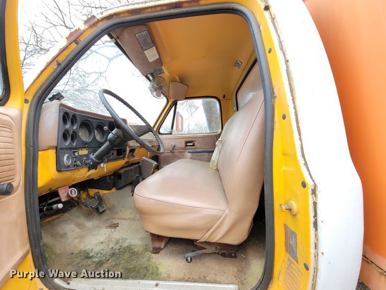 image for item HF9327 1979 GMC 7000  dump truck