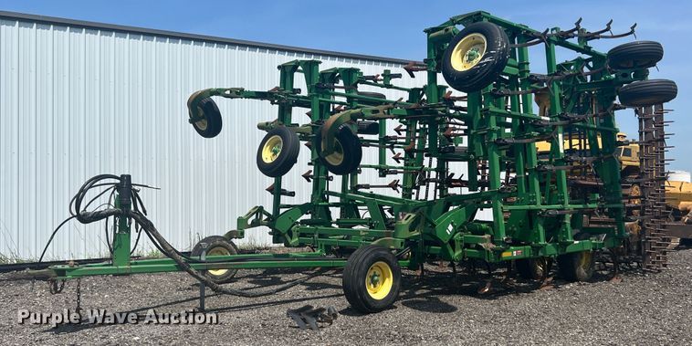 image for item HL9000 John Deere 2200  field cultivator