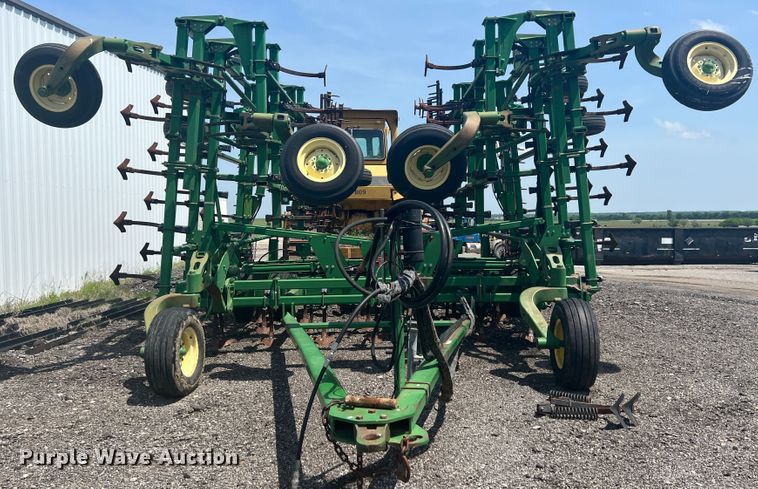 image for item HL9000 John Deere 2200  field cultivator