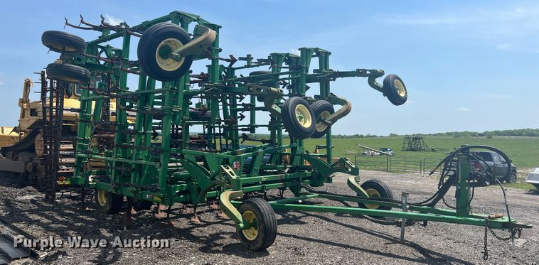 image for item HL9000 John Deere 2200  field cultivator