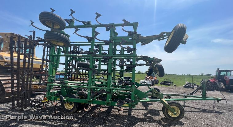 image for item HL9000 John Deere 2200  field cultivator