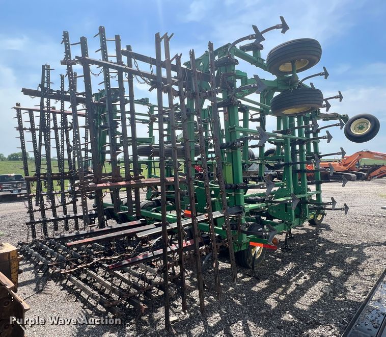 image for item HL9000 John Deere 2200  field cultivator