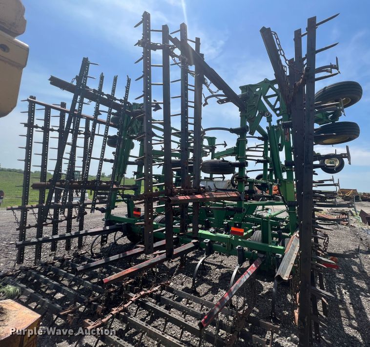 image for item HL9000 John Deere 2200  field cultivator