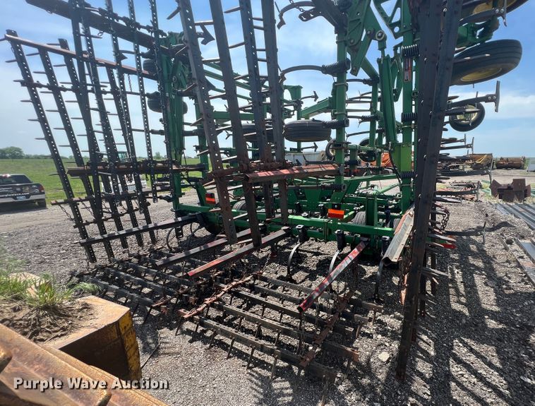 image for item HL9000 John Deere 2200  field cultivator
