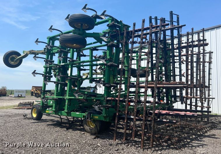 image for item HL9000 John Deere 2200  field cultivator