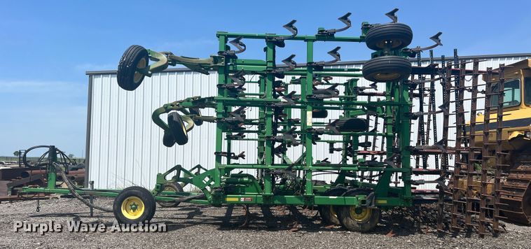 image for item HL9000 John Deere 2200  field cultivator