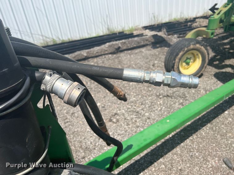 image for item HL9000 John Deere 2200  field cultivator