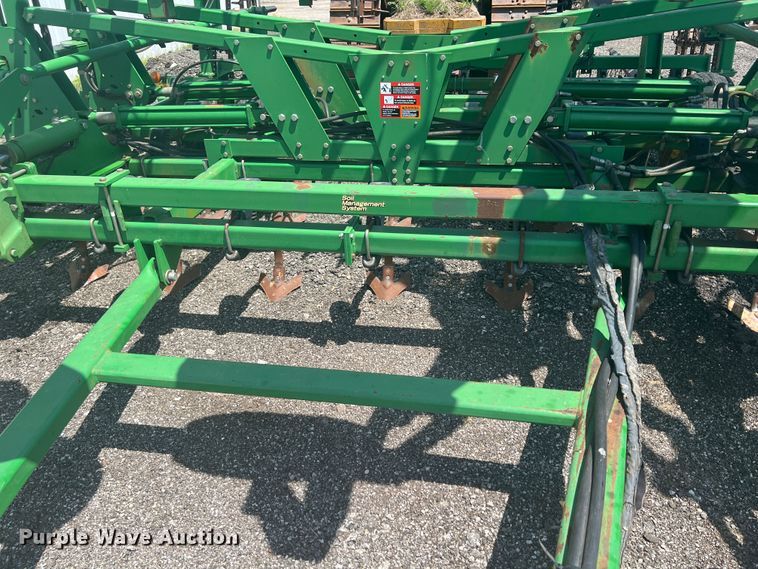 image for item HL9000 John Deere 2200  field cultivator