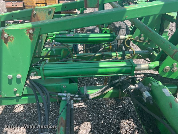 image for item HL9000 John Deere 2200  field cultivator