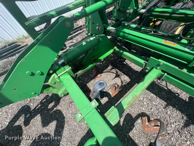 image for item HL9000 John Deere 2200  field cultivator