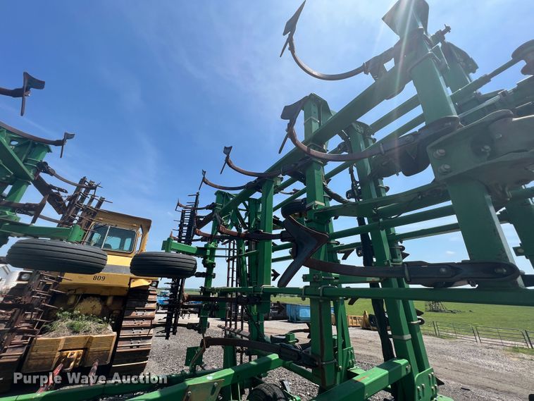 image for item HL9000 John Deere 2200  field cultivator