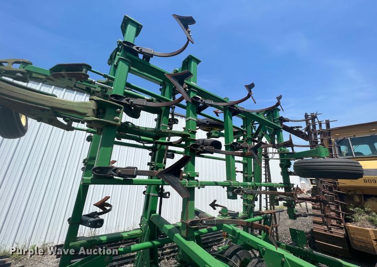 image for item HL9000 John Deere 2200  field cultivator