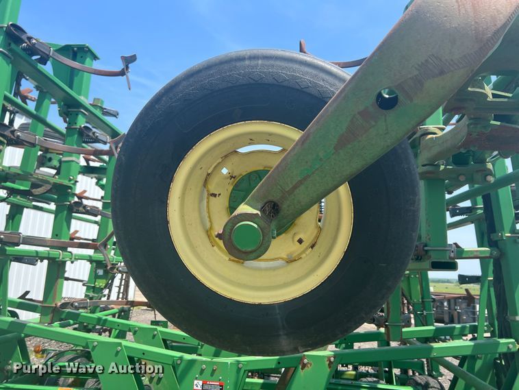 image for item HL9000 John Deere 2200  field cultivator