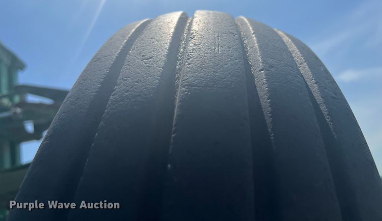 image for item HL9000 John Deere 2200  field cultivator