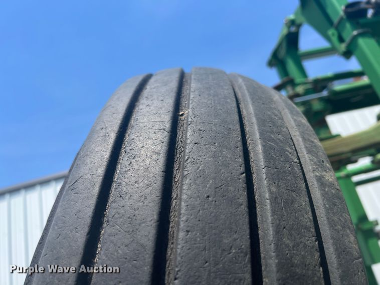 image for item HL9000 John Deere 2200  field cultivator