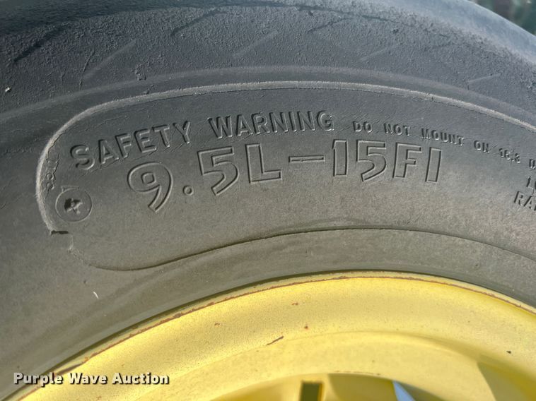 image for item HL9000 John Deere 2200  field cultivator