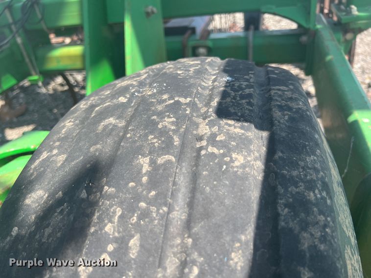 image for item HL9000 John Deere 2200  field cultivator