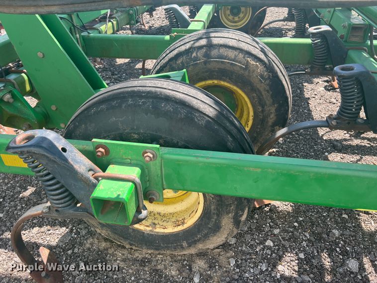 image for item HL9000 John Deere 2200  field cultivator