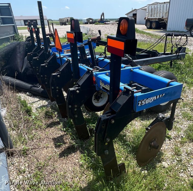 image for item HL9013 Case IH 2500B  in-line ripper