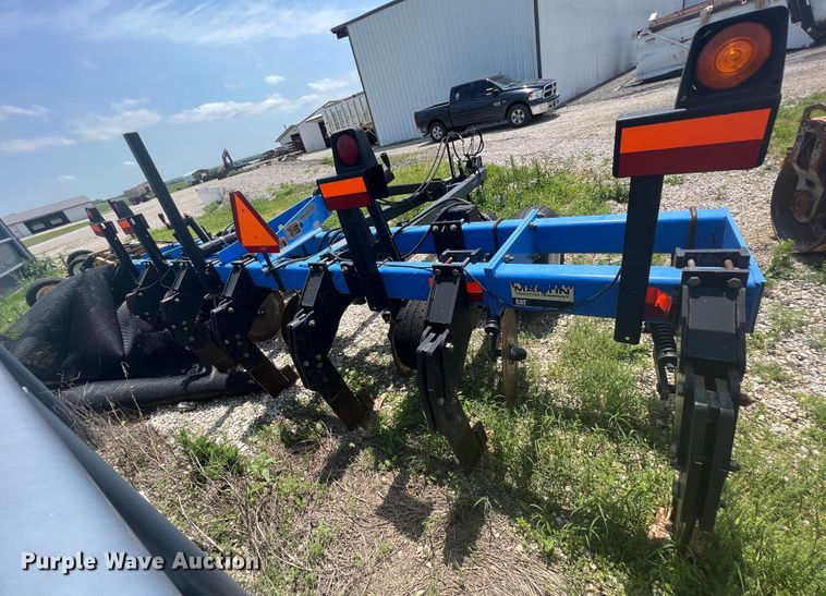 image for item HL9013 Case IH 2500B  in-line ripper