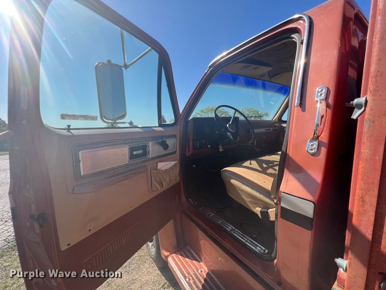 image for item HL9015 1978 GMC 6500  grain truck