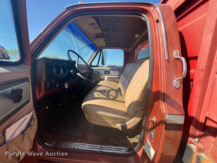 image for item HL9015 1978 GMC 6500  grain truck