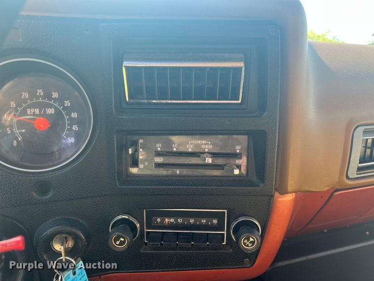 image for item HL9015 1978 GMC 6500  grain truck