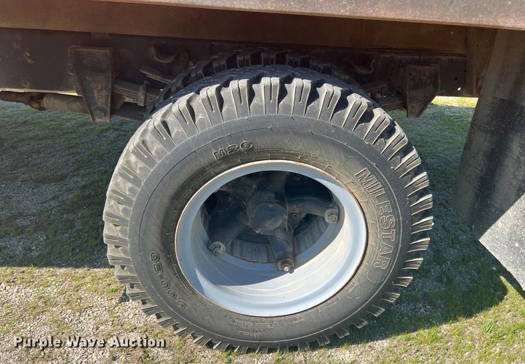 image for item HL9015 1978 GMC 6500  grain truck