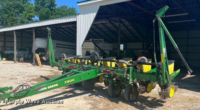 image for item HL9018 John Deere 7200  planter