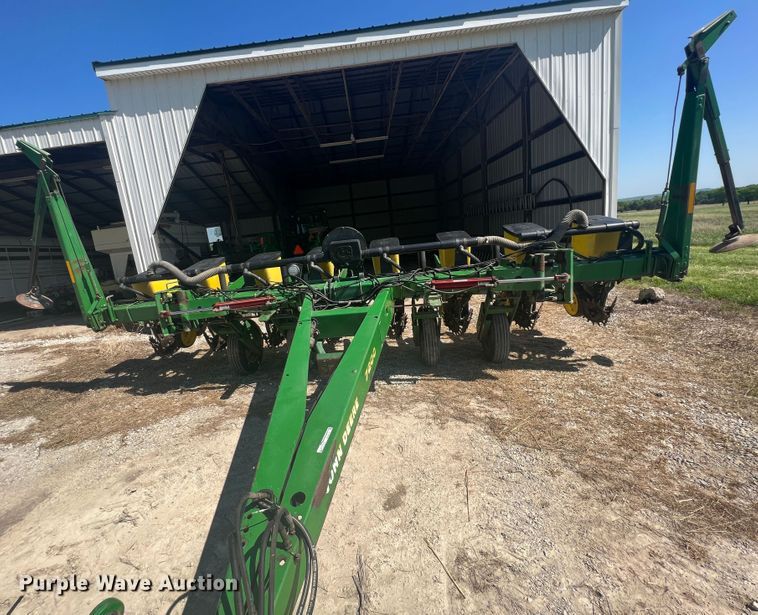 image for item HL9018 John Deere 7200  planter