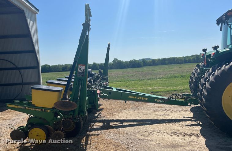 image for item HL9018 John Deere 7200  planter