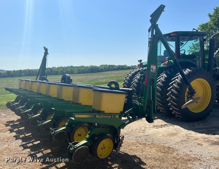 image for item HL9018 John Deere 7200  planter