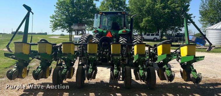 image for item HL9018 John Deere 7200  planter