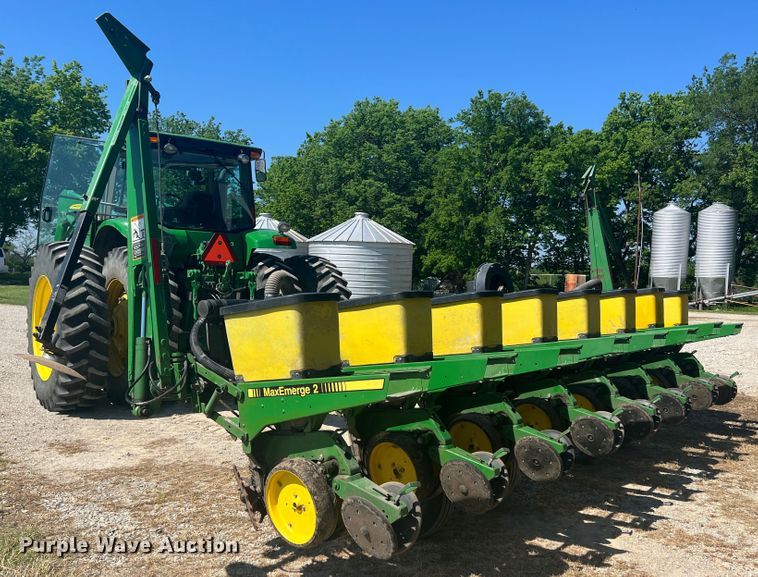 image for item HL9018 John Deere 7200  planter