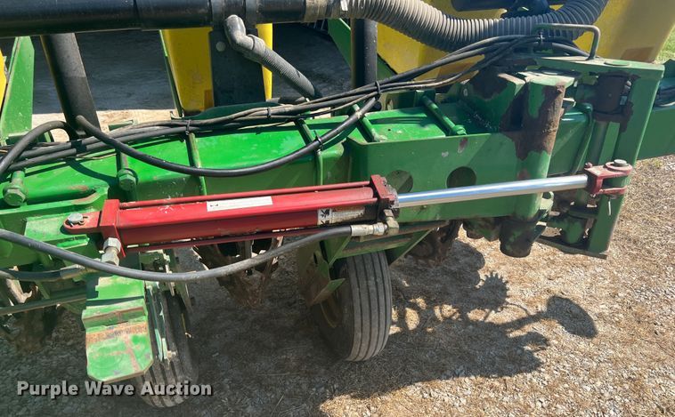 image for item HL9018 John Deere 7200  planter