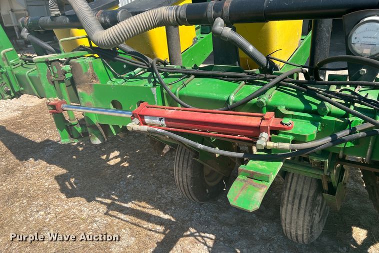 image for item HL9018 John Deere 7200  planter