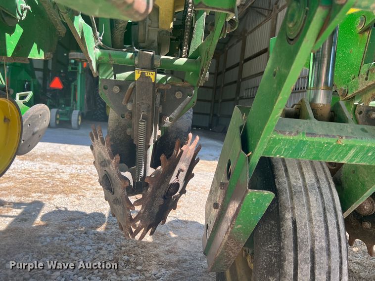 image for item HL9018 John Deere 7200  planter