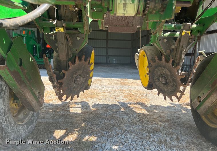 image for item HL9018 John Deere 7200  planter