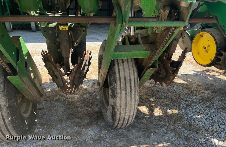 image for item HL9018 John Deere 7200  planter