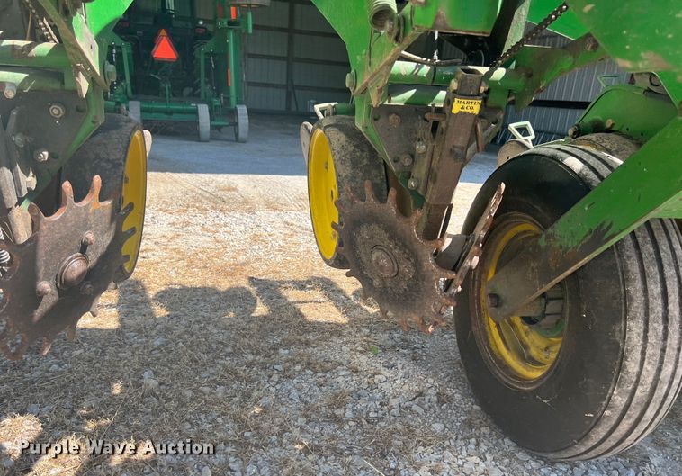 image for item HL9018 John Deere 7200  planter