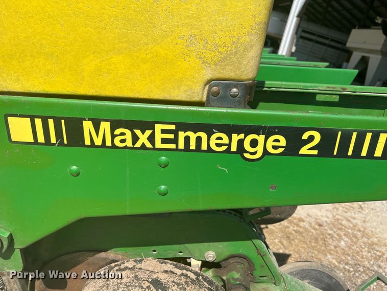 image for item HL9018 John Deere 7200  planter