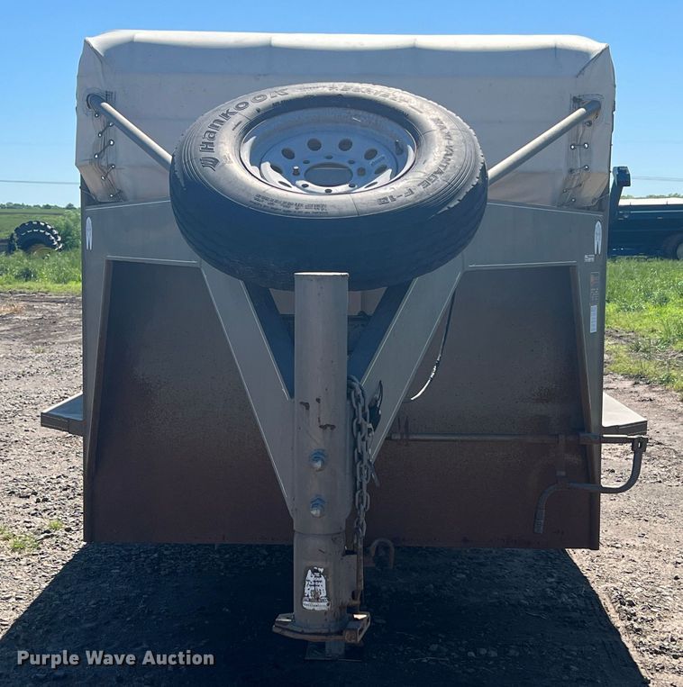 image for item HL9026 2004 W-W Trailers  livestock trailer