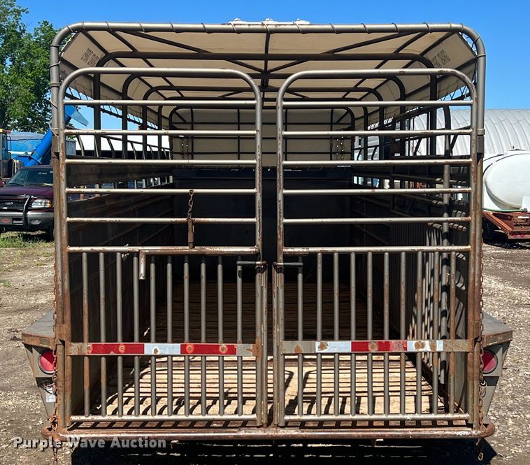 image for item HL9026 2004 W-W Trailers  livestock trailer
