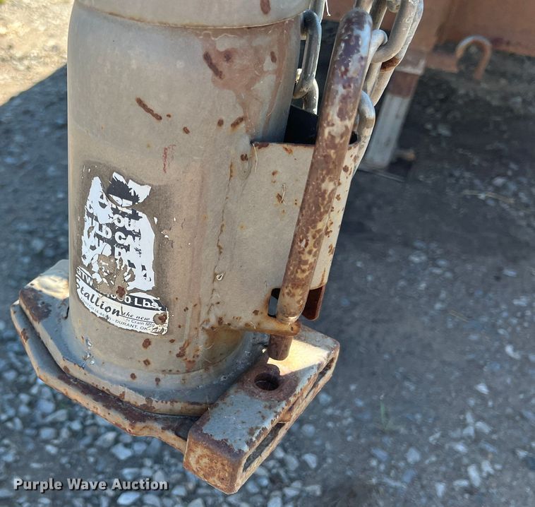 image for item HL9026 2004 W-W Trailers  livestock trailer