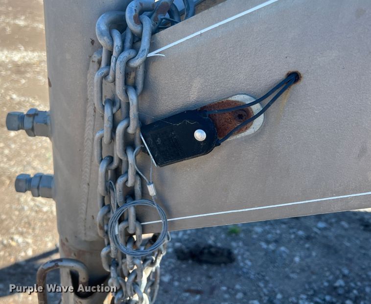 image for item HL9026 2004 W-W Trailers  livestock trailer