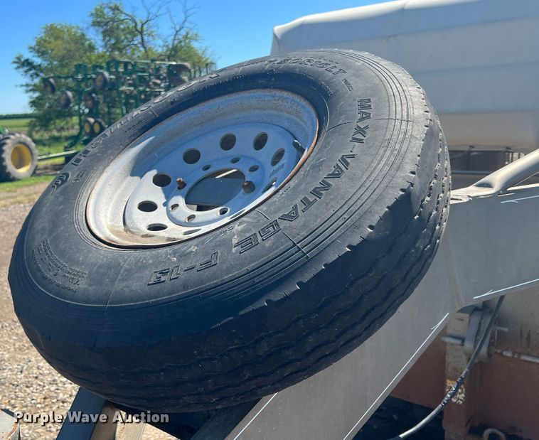 image for item HL9026 2004 W-W Trailers  livestock trailer